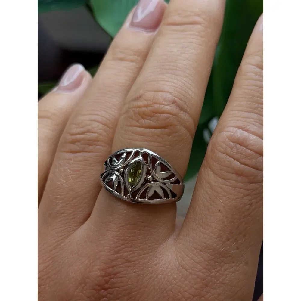 925 Sterling Silver Marquise Cut Peridot Art Nouveau Filigree Ring Size 8